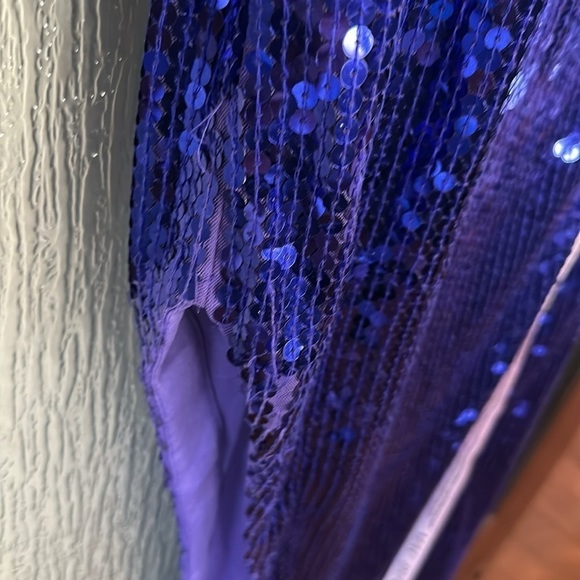 Mac Duggal One-Shoulder Sequin Column Gown size 4. - Picture 14 of 17